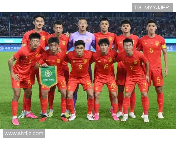 亚运会足球赛事中国队奋勇争先展现实力与团结精神